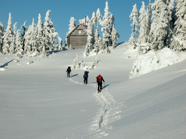 Snowshoers make their way to Mount Steele Cabin, one of four cabins built by the Tetrahdron Outdoor Club in 1987. Reynold Schmidt photo