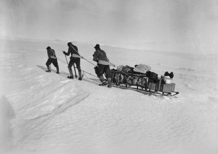 Unlike Amundsen, who used dogs exclusively, Scott’s exploration and scientific teams usually man-hauled their heavily-laden sledges, often over great distances. Courtesy RBCM © Bettmann/CORBIS