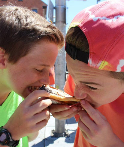 Ryan and Jordan ... on a budget.